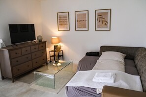 1 slaapkamer, een strijkplank/strijkijzer, wifi, beddengoed