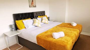 3 bedrooms, iron/ironing board, Internet, bed sheets