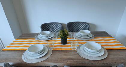 Home in Northampton 3 bed entire space with private drive parking