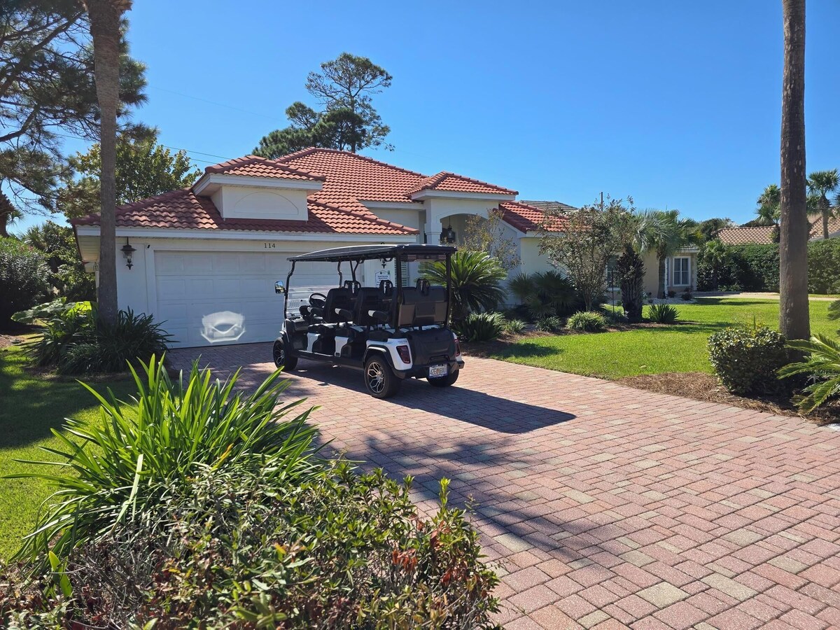 Dreamy Destin Stay: Golf Cart + Resort Amenities