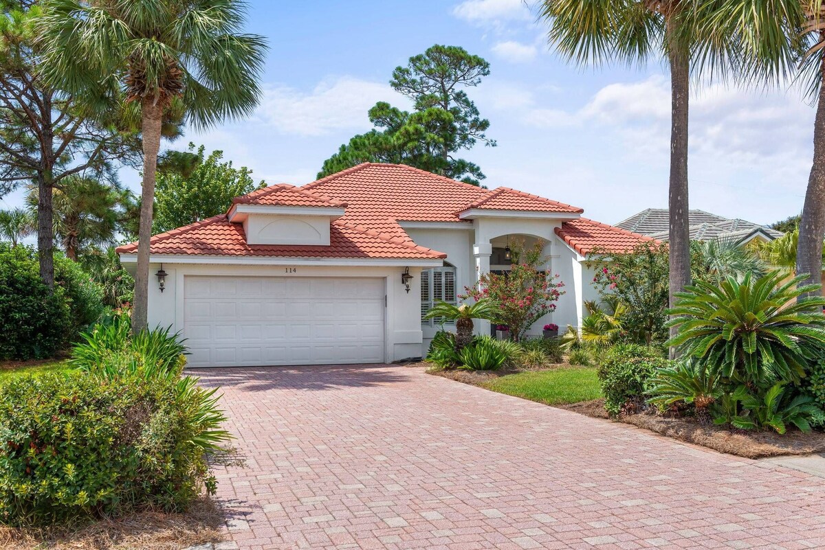 Photo 2 of Dreamy Destin Stay: Golf Cart + Resort Amenities