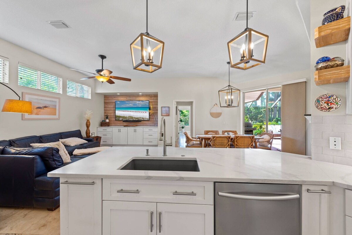 Photo 34 of Dreamy Destin Stay: Golf Cart + Resort Amenities