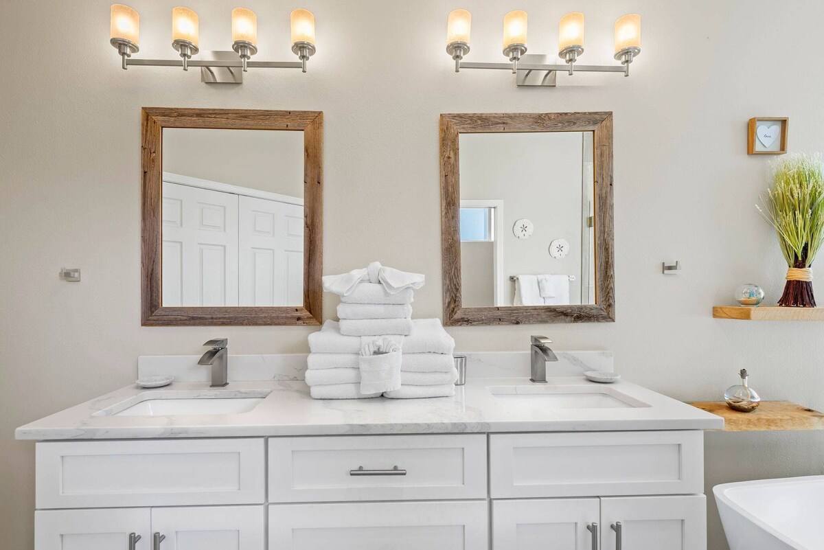 Photo 22 of Dreamy Destin Stay: Golf Cart + Resort Amenities
