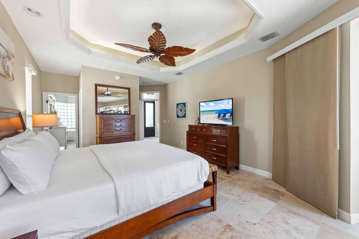 Photo 18 of Dreamy Destin Stay: Golf Cart + Resort Amenities