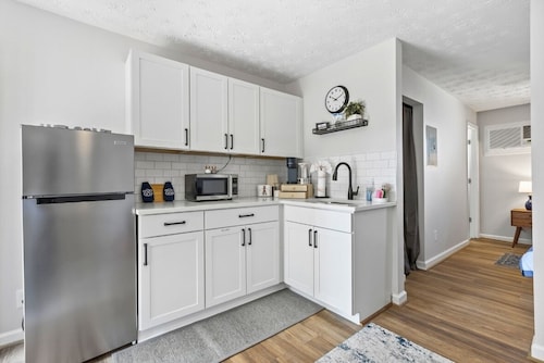 Jordan Hare Views & Walk to Campus - Queen Bed+ Sleeper Sofa