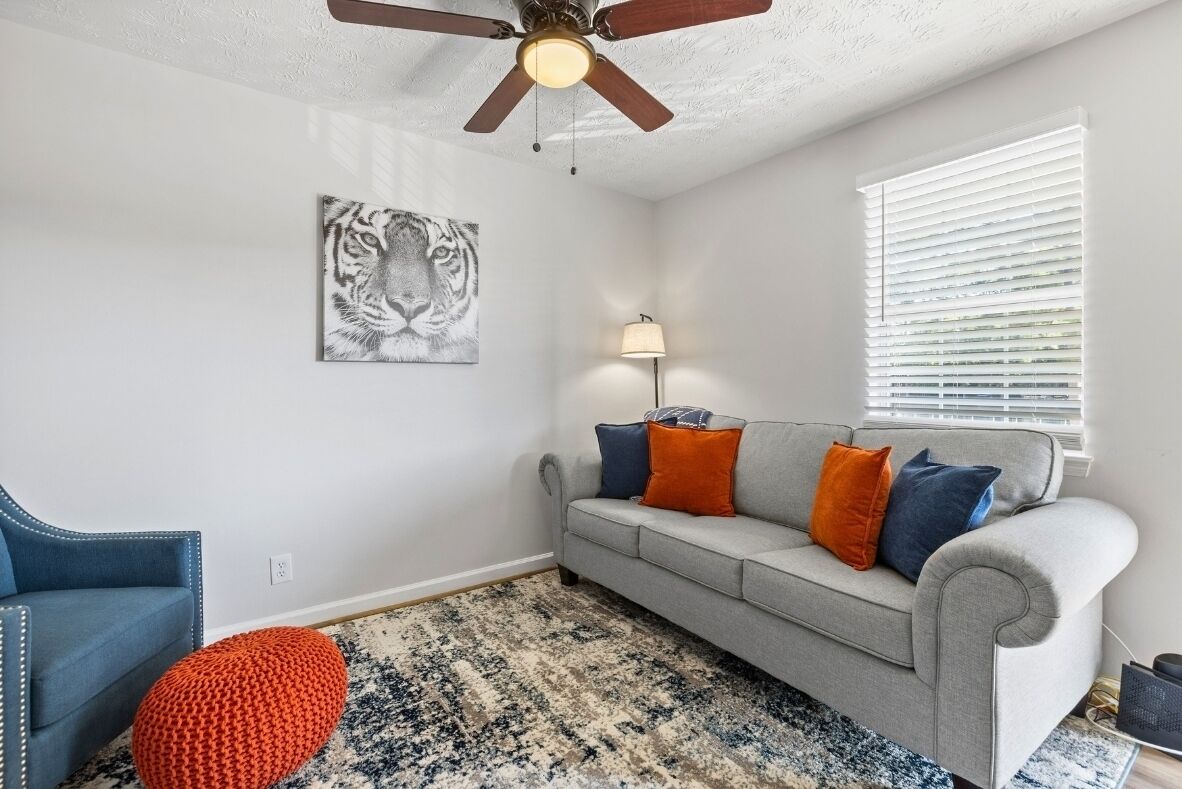 Jordan Hare Views & Walk To Campus - Queen Bed+ Sleeper Sofa - Auburn, AL