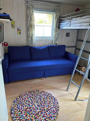 Flachbildfernseher, DVD-Player, Stereoanlage