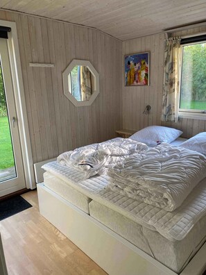 3 bedrooms, iron/ironing board, free WiFi