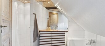 Idyllic half-timbered house for 10 guests