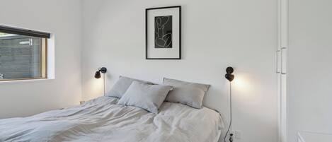 3 bedrooms, iron/ironing board, free WiFi