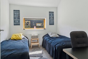 3 makuuhuonetta, silitysrauta/-lauta, ilmainen Wi-Fi