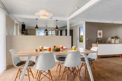 Family-friendly activity house by the sea