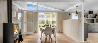 Family-friendly activity house by the sea