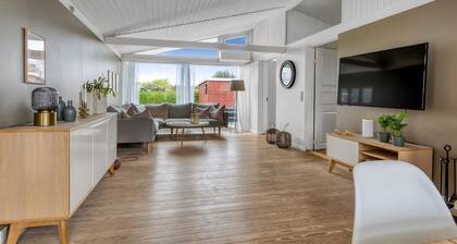 Family-friendly activity house by the sea