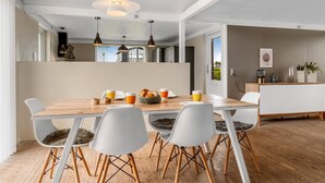 Dining - Family-friendly activity house by the sea (Frederikshavn)