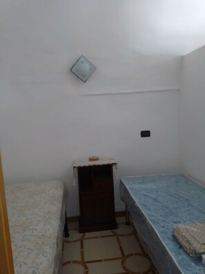 4 bedrooms, bed sheets