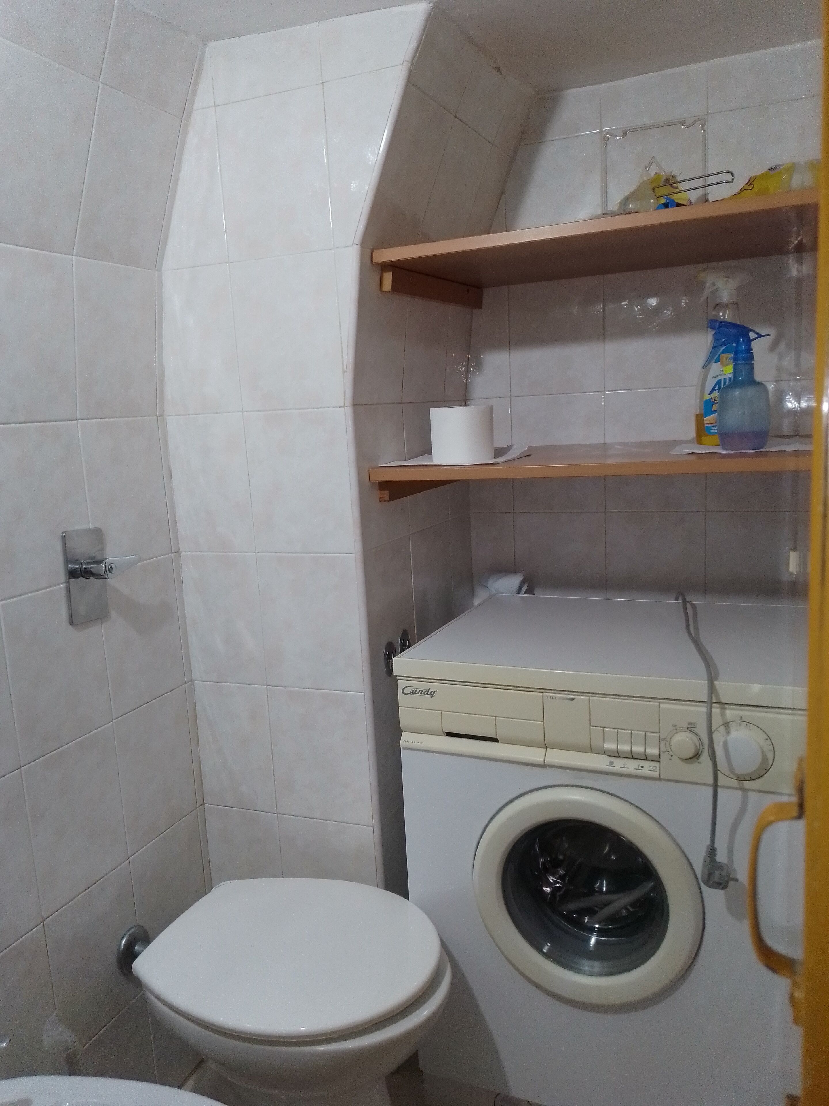 Doccia, asciugacapelli, bidet, asciugamani