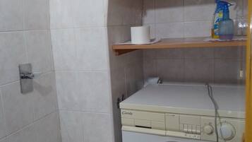 Doccia, asciugacapelli, bidet, asciugamani