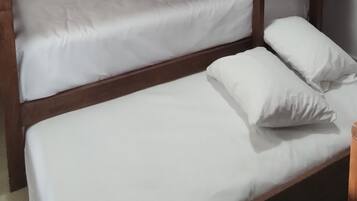 3 Schlafzimmer, BĂŒgeleisen/BĂŒgelbrett, kostenloses WLAN, BettwĂ€sche