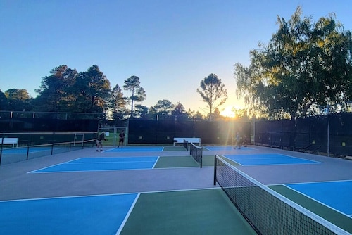 Mountain View Retreat ~Deck w/BBQ ~Amenities ~Golf