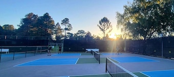 Mountain View Retreat ~Deck w/BBQ ~Amenities ~Golf