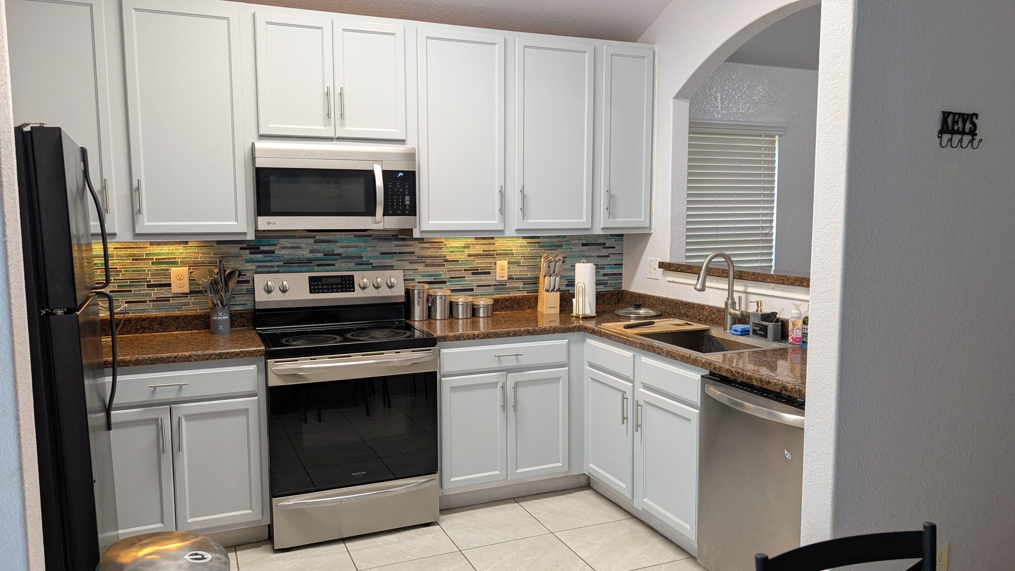 Micro-ondes, four, plaque de cuisson, lave-vaisselle