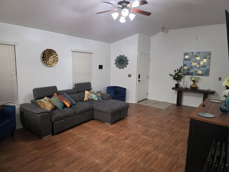 Charming 3-bedroom House In San Antonio Best Location For Food, Fun And Shopping - Helotes, TX