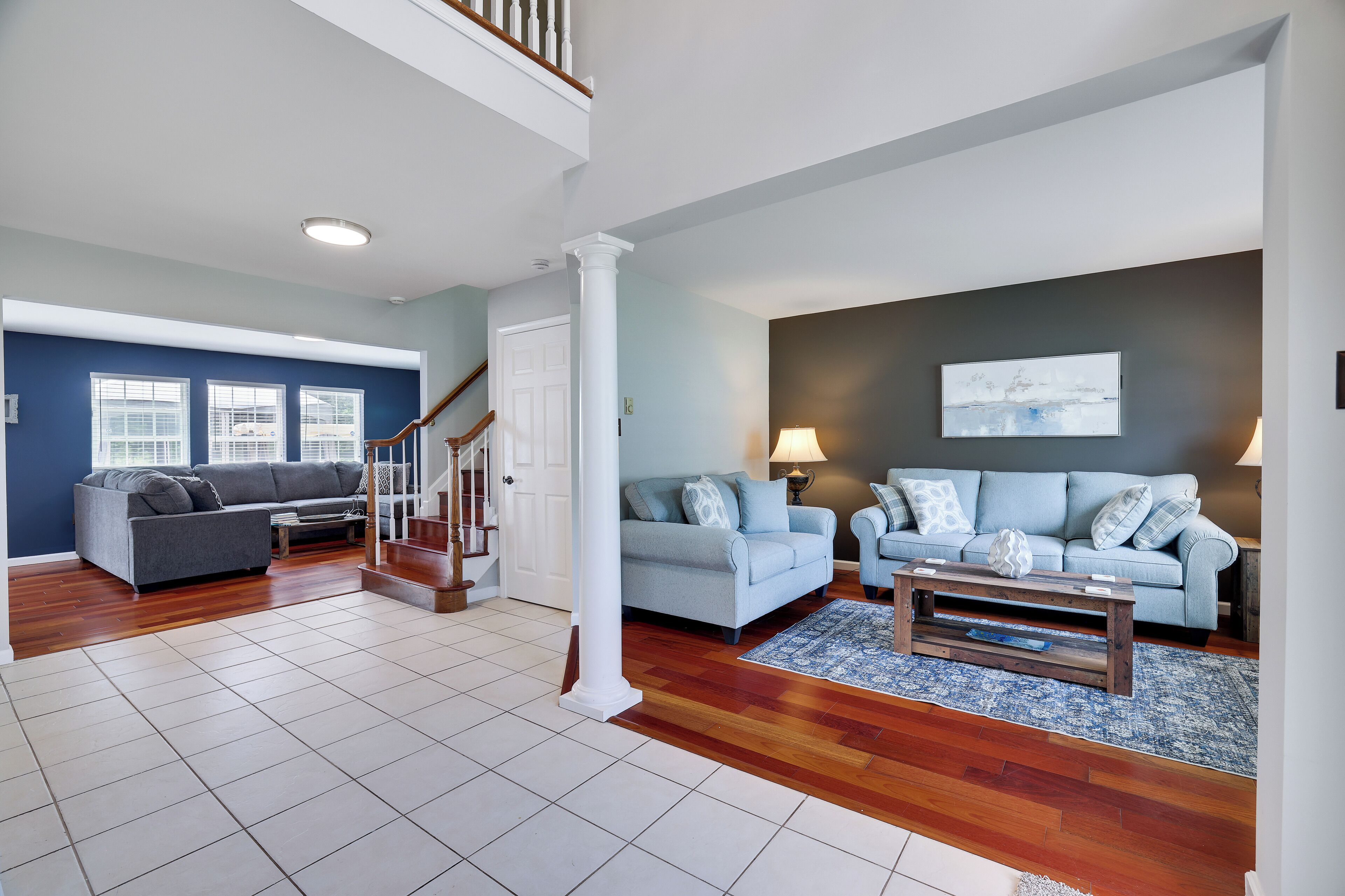 Smart-TV, Kamin, Tischtennisplatte, Bücher