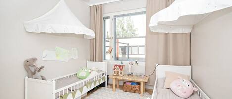 2 makuuhuonetta, työpöytä, silitysrauta/-lauta, ilmainen Wi-Fi