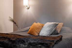 1 bedroom, desk, free WiFi, bed sheets