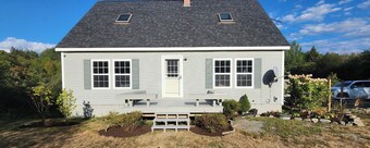 Family home on private dead end road five minute walk to Acadia National Park