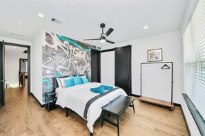 3 bedrooms, iron/ironing board, WiFi, bed sheets - New Construction 3 BR with en-suite baths, mins to Houston’s top spots & events. (Houston)