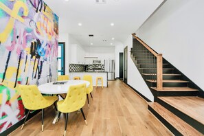 Dining - New Construction 3 BR with en-suite baths, mins to Houston’s top spots & events. (Houston)