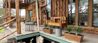 Divinely Designed Retreat/Get Away Home in a Peaceful Setting/ 5 Beautiful Acres