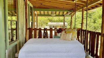 4 室のベッドルーム、アイロン / アイロン台、WiFi (無料)、ベッドシーツ