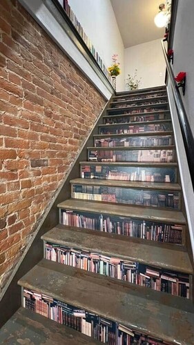 The Bookend Loft Above Perched above historic Pine Street in downtown Rolla
