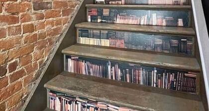 The Bookend Loft Above Perched above historic Pine Street in downtown Rolla