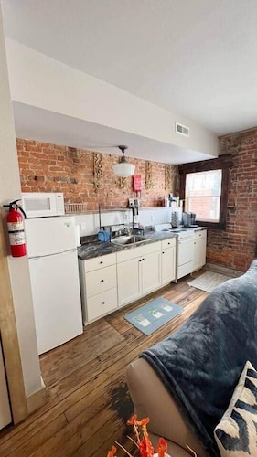 The Bookend Loft Above Perched above historic Pine Street in downtown Rolla