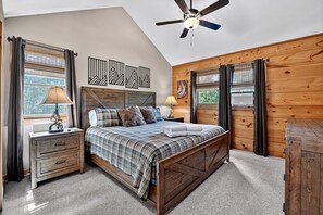 3 bedrooms, iron/ironing board, WiFi, bed sheets - Bigfoot's Solitude | Game Room | Outdoor Firepit | Grill (Morganton)