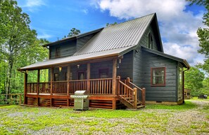 Exterior - Bigfoot's Solitude | Game Room | Outdoor Firepit | Grill (Morganton)