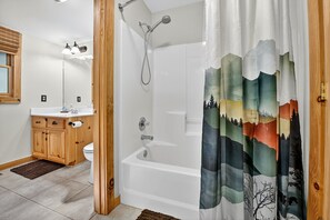 Shower, hair dryer, towels - Bigfoot's Solitude | Game Room | Outdoor Firepit | Grill (Morganton)