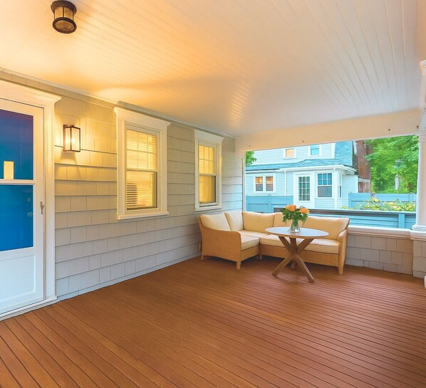 Property grounds - Bright & Beachy 3-Bedroom in Asbury Park's Best Neighborhood! (Asbury Park)