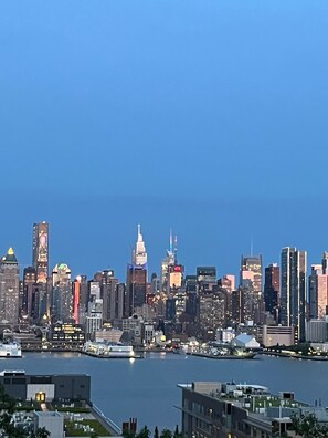 Miscellaneous - Modern Studio- views of NYC, mins from midtown, 4 miles from MetLife Stadium. (Weehawken Township)