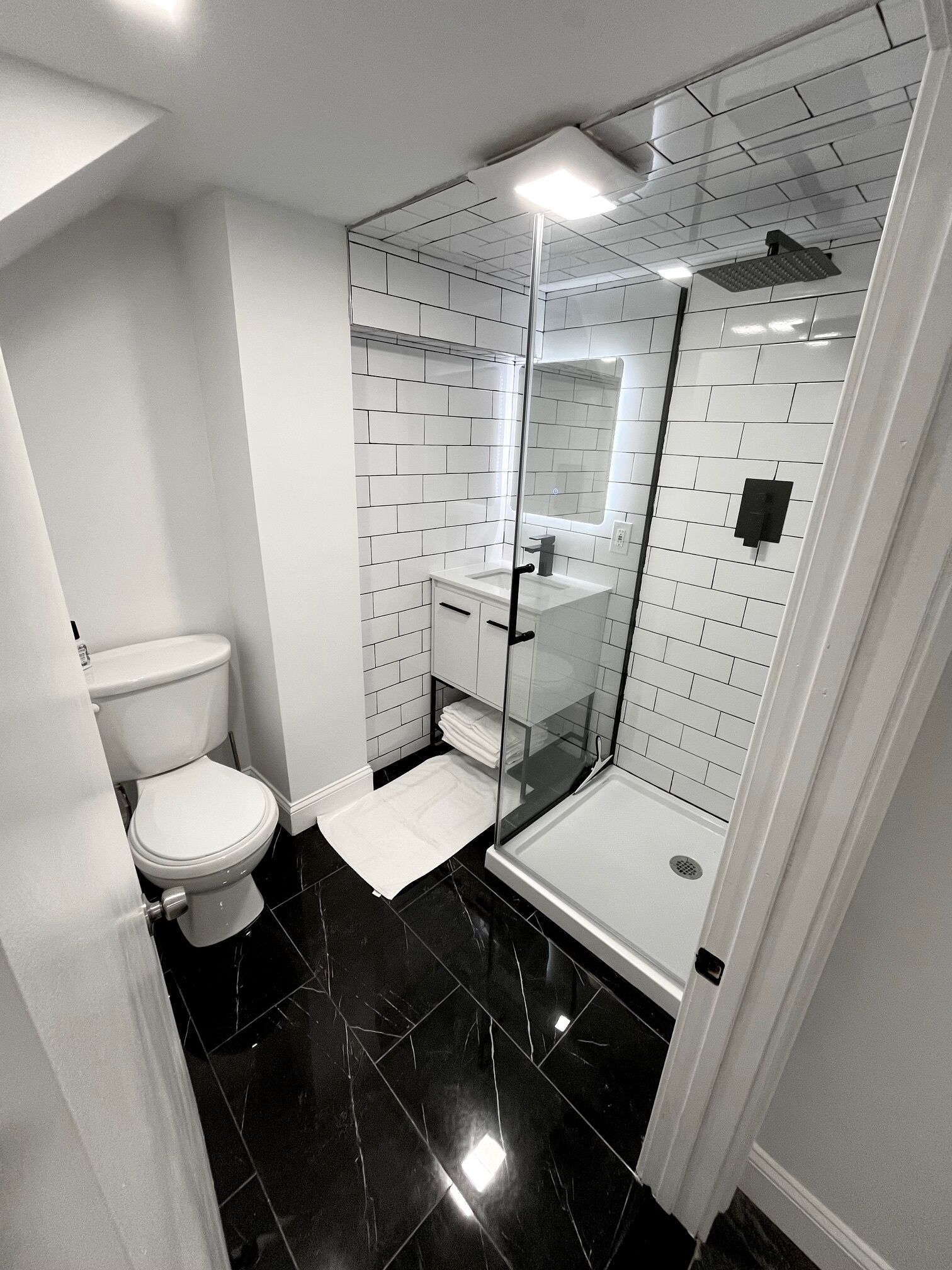 Toallas, jabón, papel higiénico