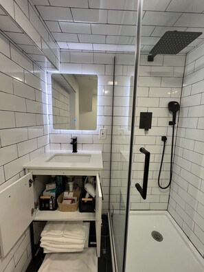 Towels, soap, shampoo, toilet paper