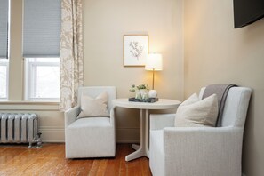 Free minibar, iron/ironing board, free WiFi