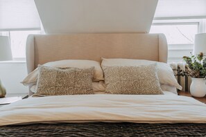 高级套房, 2 间卧室 | 迷你吧(备有免费物品)、熨斗/熨板、免费 WiFi