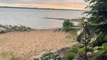 Plage, chaises longues