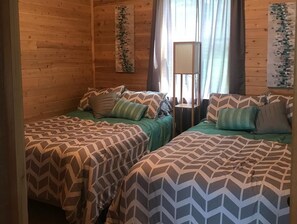 2 habitaciones, cuna de viaje, wifi gratis y ropa de cama
