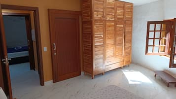 2 chambres, fer et planche à repasser, accès Internet, draps fournis